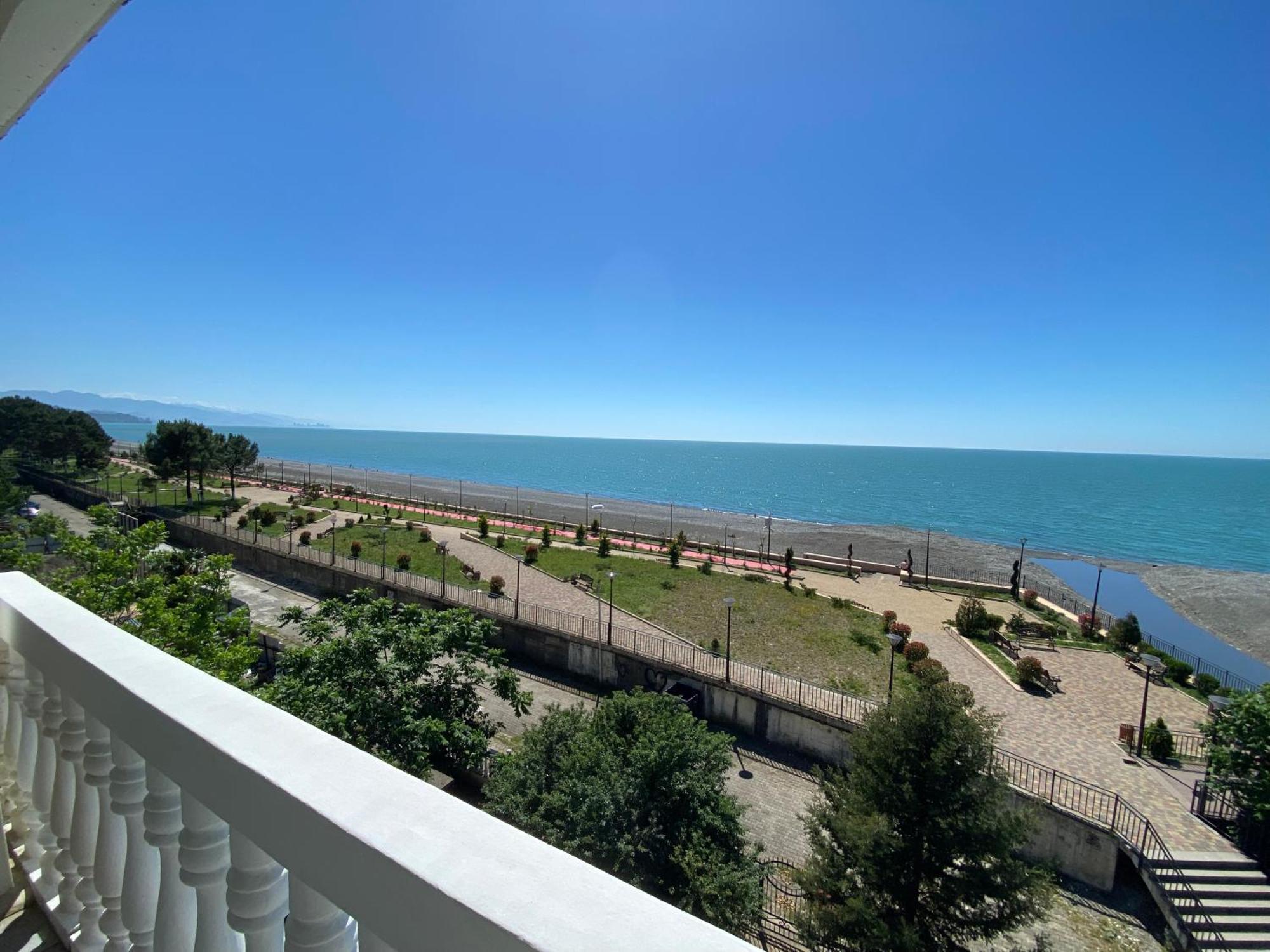 Guesthouse White Swan Kobuleti Dış mekan fotoğraf