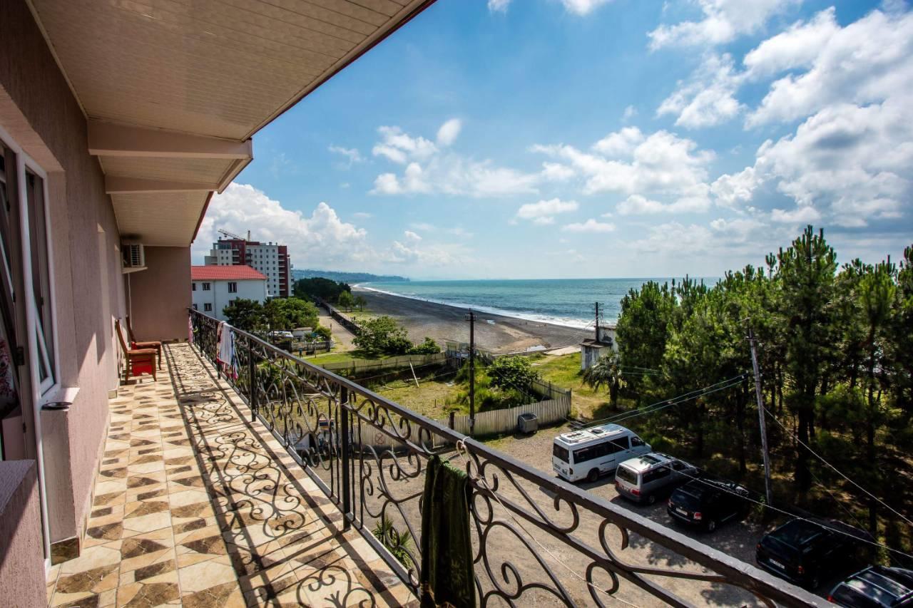 Guesthouse White Swan Kobuleti Dış mekan fotoğraf